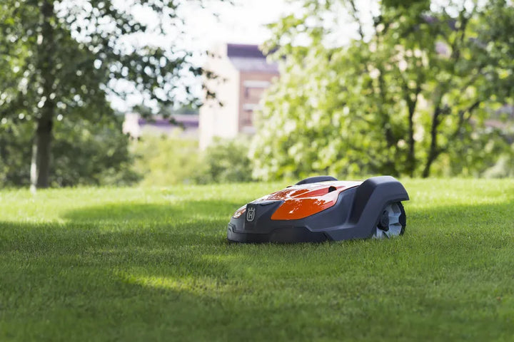 HUSQVARNA AUTOMOWER® 550 (5000m2 / 208m2 per hr)